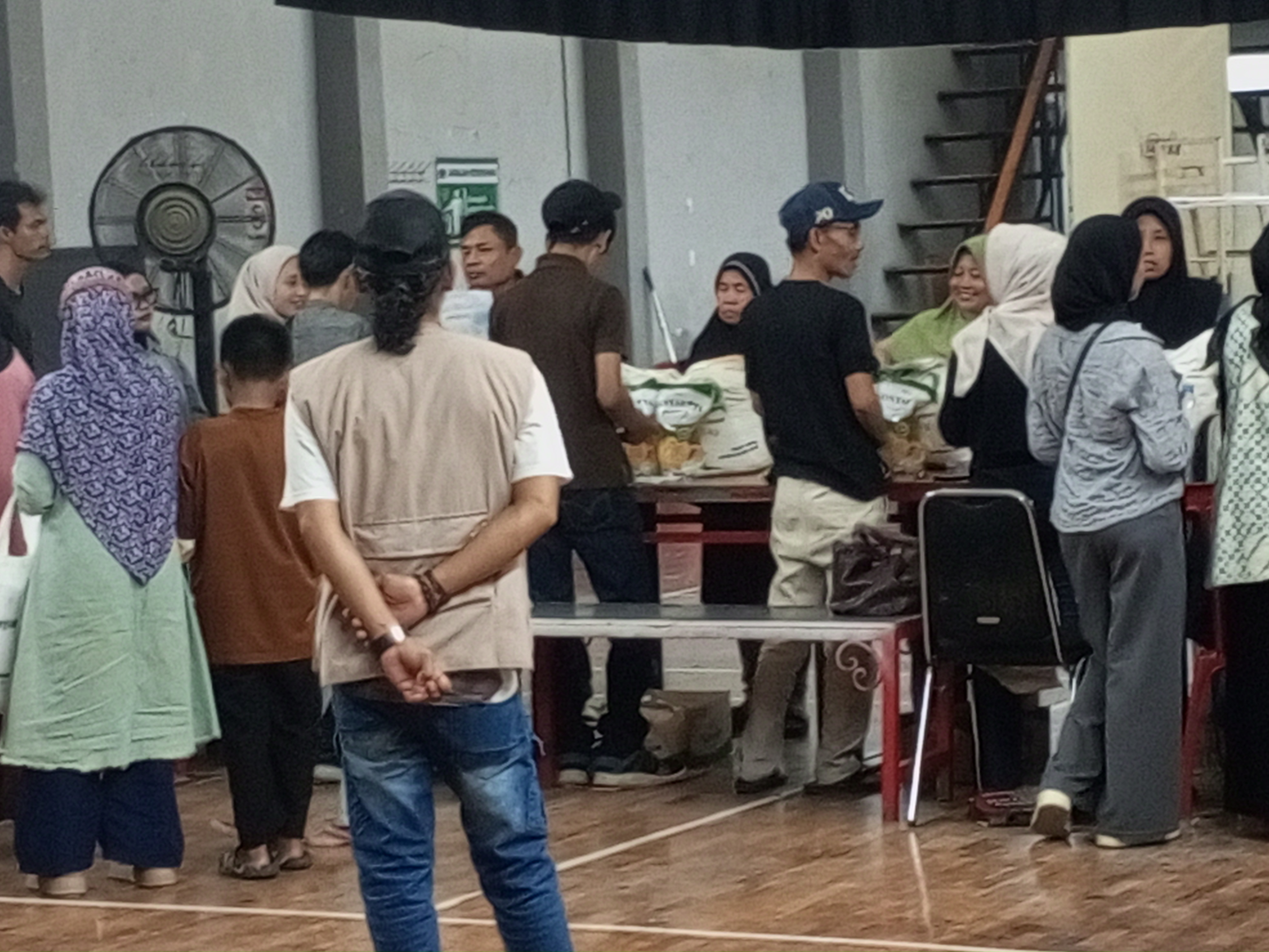 Penyaluran Bantuan Pangan untuk 1145 KPM