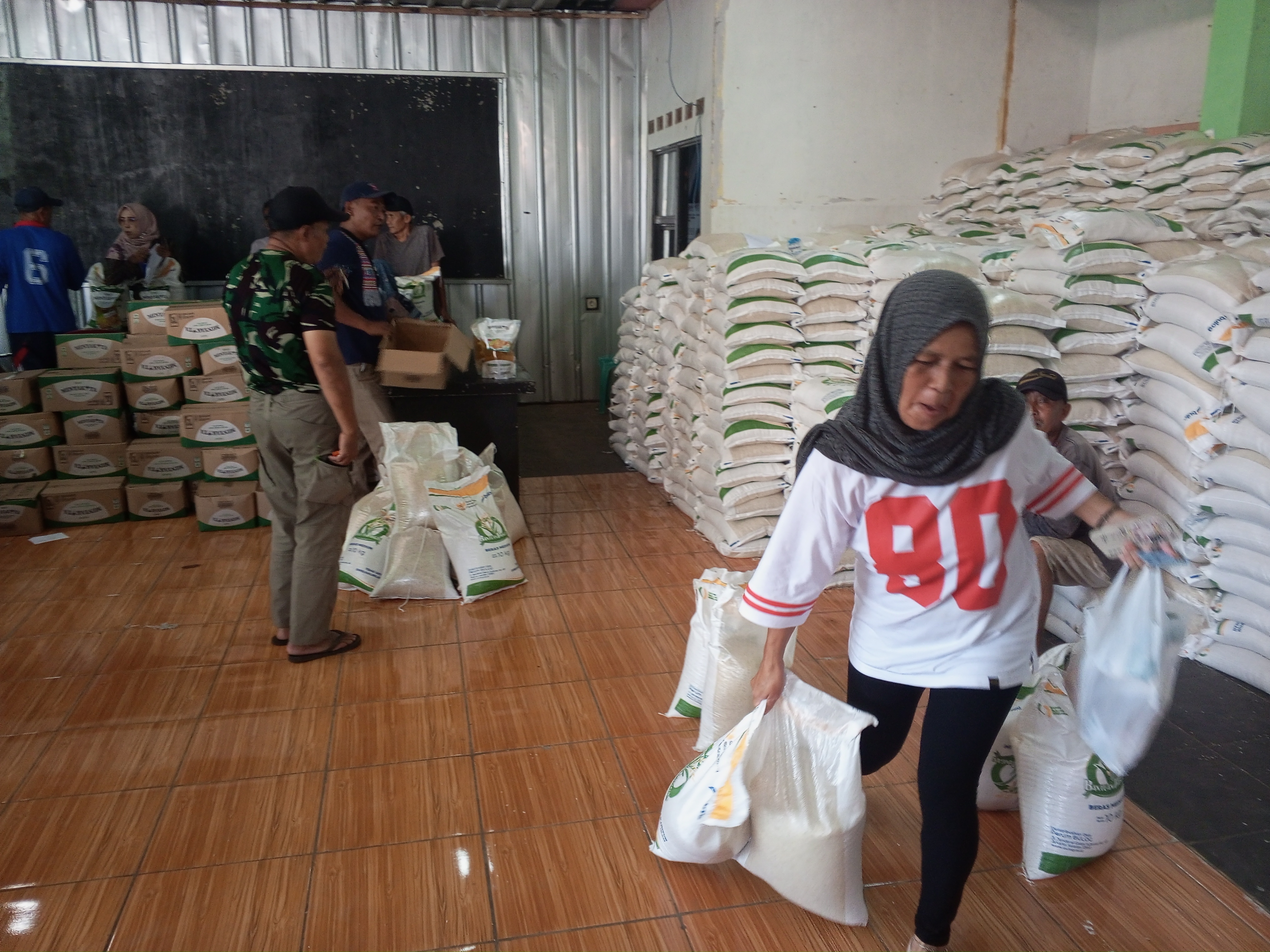 Penyaluran Bantuan Pangan untuk 1,845 KPM