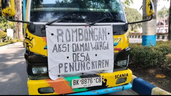 Ratusan Warga Geruduk