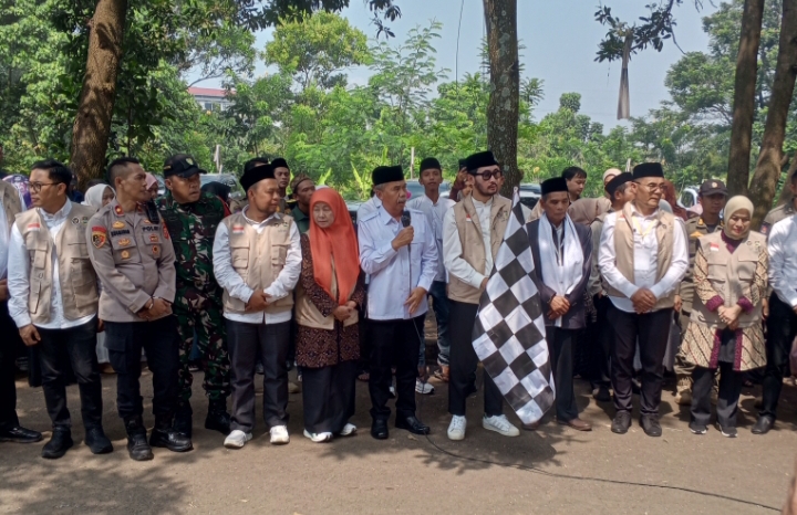 Bupati Bandung Barat Lepas Jamaah Haji Kloter 29 Tahun 1447 -H /2026 di Halaman Masjid ASH -Shiddiq