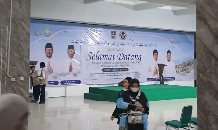 91 Jemaah Haji Bandung Barat Tiba Dengan Selamat di Tanah Air,Satu Jemaah Masih Jalani Perawatan di Madinah