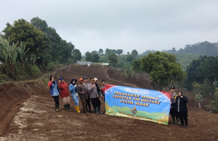 Polres Cimahi Dukung Program Pemerintah Dalam Ketahanan Pangan Melalui Tanam Jagung