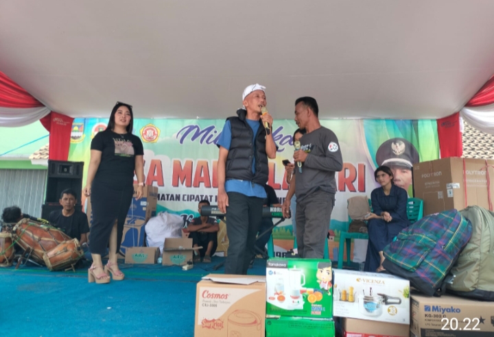 Milangkala ke- 42 Desa Mandalasari kecamatan Cipatat Berlangsung Meriah, Ratusan warga padati Gerak Jalan Sehat "Ngaprak Lembur"