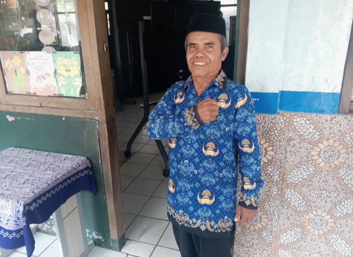 Kepala SDN Girimukti Resmi purna Tugas Awan Gunawan Serahkan kepemimpinan Kepada Pit.Aning demi keberlanjutan Mutu Pendidikan